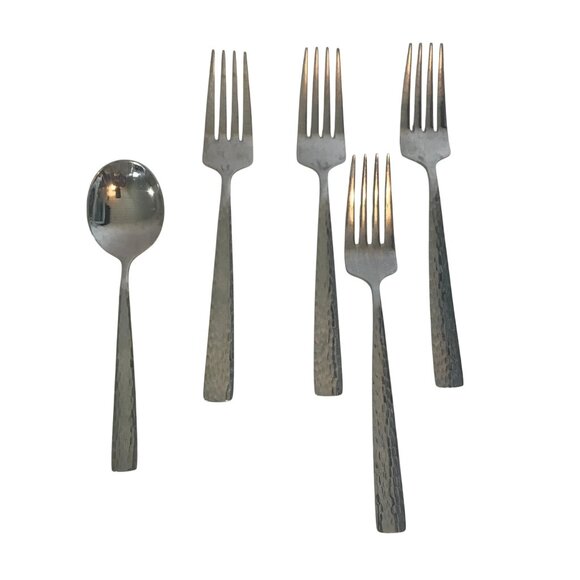Mikasa Oliver Hammered Stainless Steel Flatware 34-Piece Set - Picture 6 of 11
